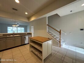 7034 Roundleaf Dr in Jacksonville, FL - Building Photo