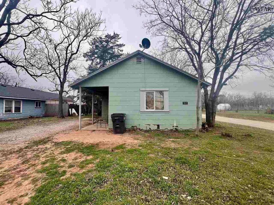 512 N Lamar St in Wichita Falls, TX - Building Photo