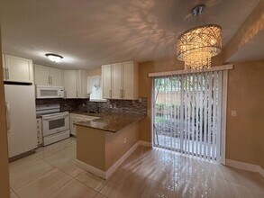 3760 N Jog Rd, Unit 101 in Royal Palm Beach, FL - Building Photo - Building Photo