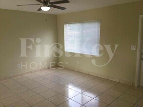 18000 NW 6th Ct in Miami, FL - Building Photo - Building Photo