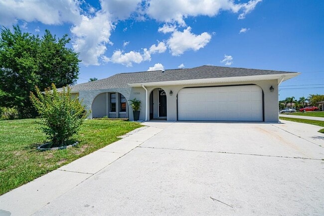 11285 Oceanspray Blvd in Englewood, FL - Building Photo - Building Photo