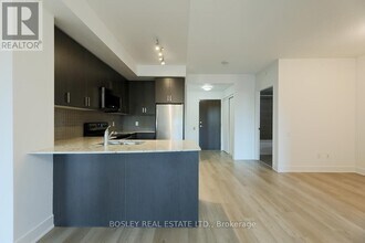 7608 Yonge St in Vaughan, ON - Building Photo - Building Photo