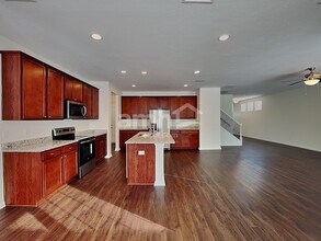 6605 Shooting Star Dr in Whitestown, IN - Foto de edificio - Building Photo