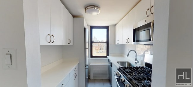 E 16 ST, Unit 16J in New York, NY - Foto de edificio - Building Photo