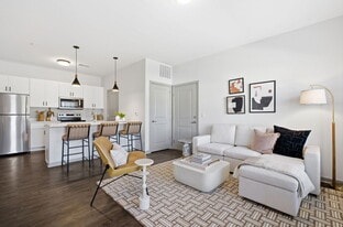 Keeneland Place in Grove City, OH - Building Photo