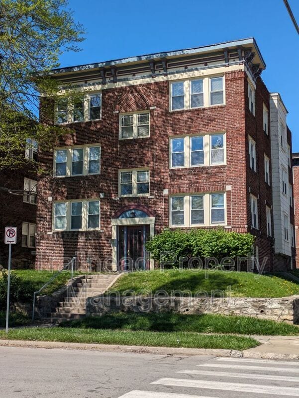 property at 4000 Warwick Blvd