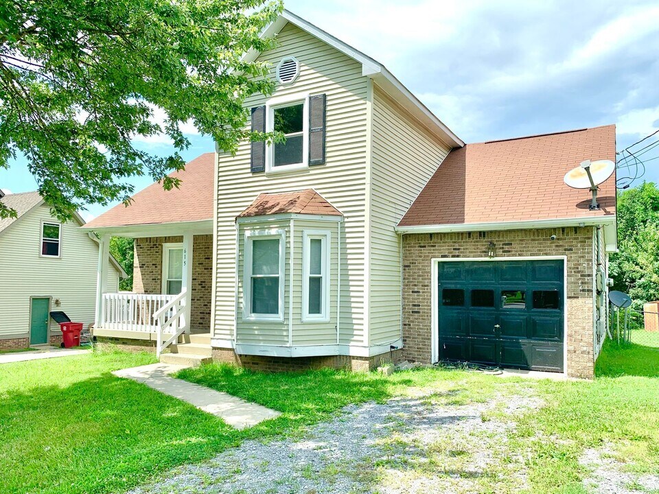 615 Doane Dr in Clarksville, TN - Building Photo