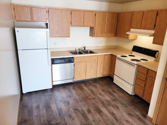 Kingsbury Campus Apartments in Greenville, IL - Building Photo - Building Photo