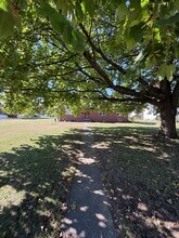 42 Suffield St in Windsor Locks, CT - Foto de edificio - Building Photo