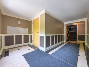 6750 N Greenview Ave in Chicago, IL - Building Photo - Building Photo