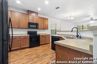 13616 Sungrove View in San Antonio, TX - Foto de edificio - Building Photo