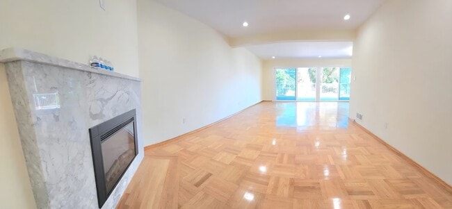 property at 286 Roosevelt Way