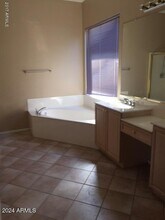490 E Krista Way in Tempe, AZ - Building Photo - Building Photo
