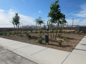 5118 Steep Cliffs Ave in Las Vegas, NV - Building Photo - Building Photo