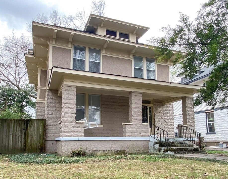 1625 Eastmoreland Ave in Memphis, TN - Foto de edificio