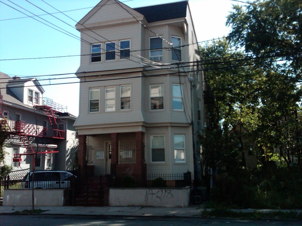 790 S 18th St in Newark, NJ - Building Photo