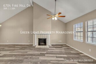 6704 Fire Hill Dr in Fort Worth, TX - Foto de edificio - Building Photo