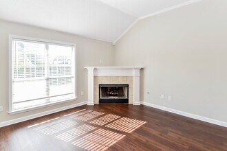 145 Cameron Dr in Oakland, TN - Foto de edificio - Building Photo