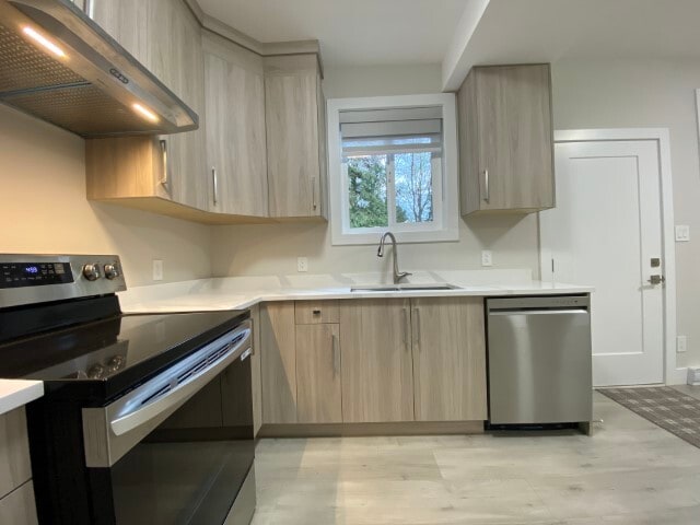 5117 Williamson Rd in Nanaimo, BC - Building Photo