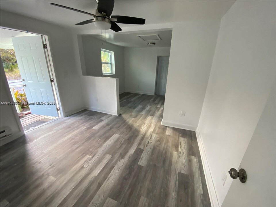 429 N 14th St-Unit -B in Fort Pierce, FL - Foto de edificio