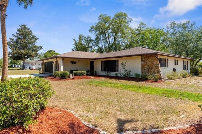 2072 Maguire Ave in Spring Hill, FL - Building Photo - Building Photo