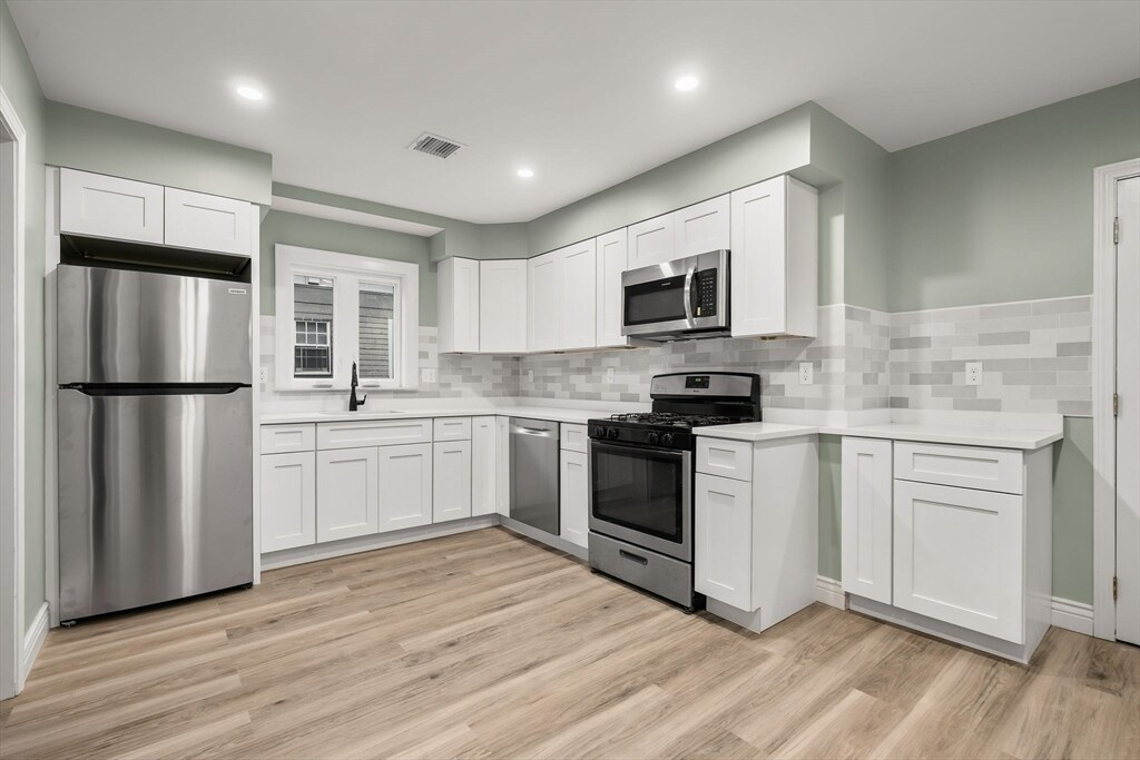8 1/2 Intervale St in Quincy, MA - Building Photo