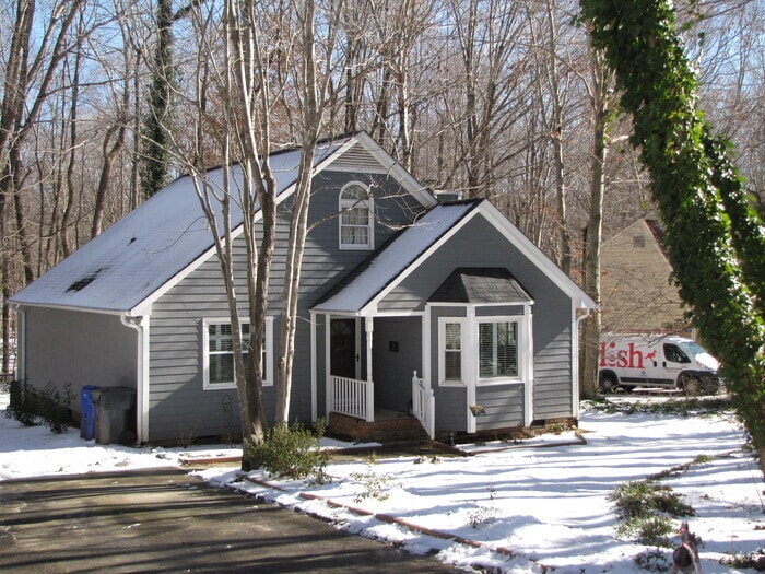 100 Pointe Pl in Hillsborough, NC - Foto de edificio