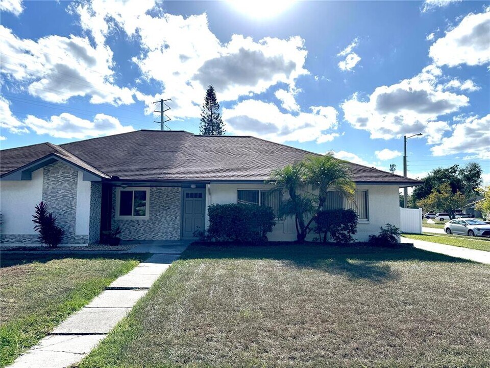 3433 Laurel Dale Dr in Tampa, FL - Building Photo