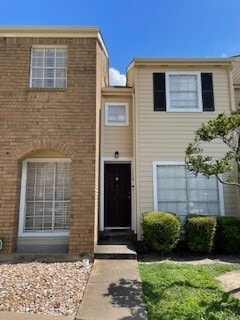 property at 2002 Gentryside Dr