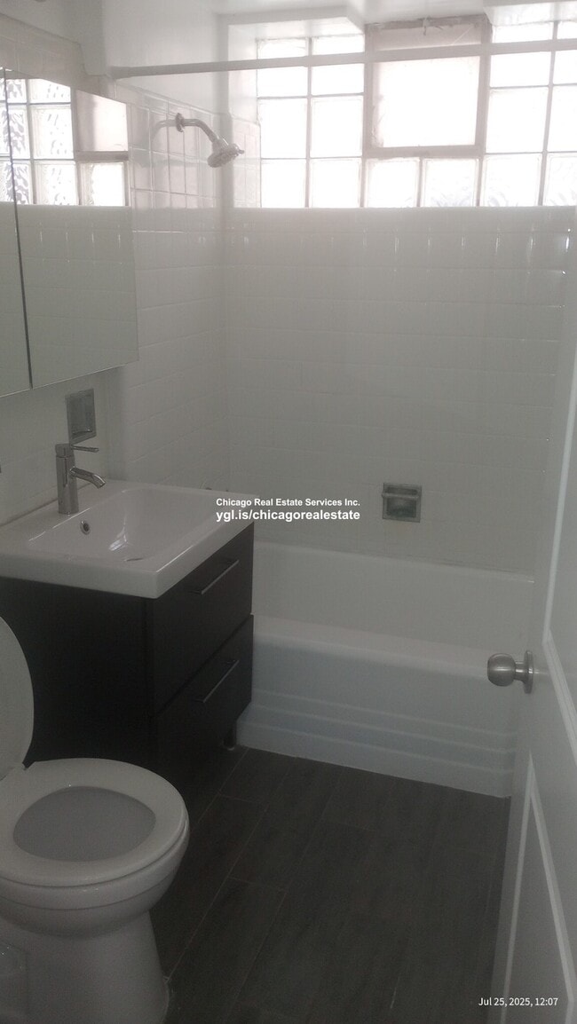 2754 W North Shore Ave in Chicago, IL - Building Photo - Building Photo