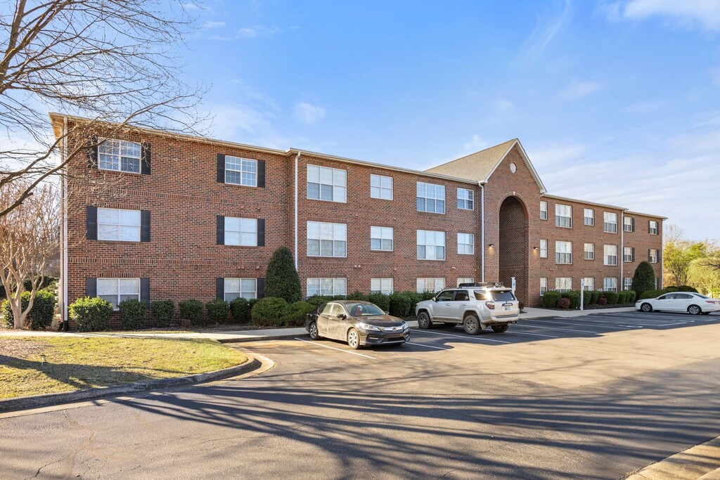 Wendover Ridge Apartments in Greensboro, NC