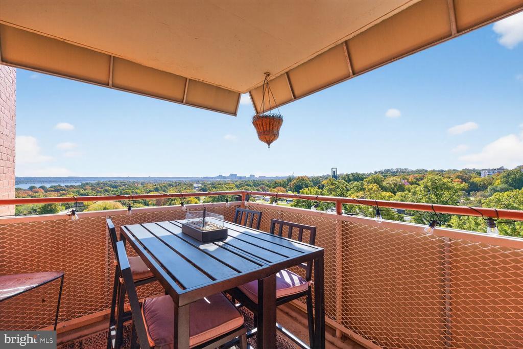 1011 Arlington Blvd in Arlington, VA - Building Photo