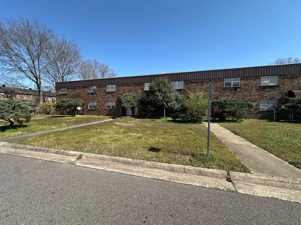 400 N Inglewood Ave in Russellville, AR - Foto de edificio