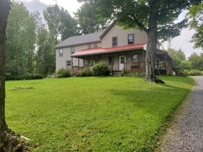 4251 Pompey Center Rd, Unit Apartment #3 in Manlius, NY - Building Photo - Building Photo