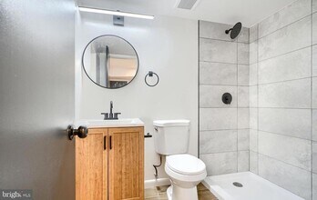 4504 Scotts Level Ct in Pikesville, MD - Foto de edificio - Building Photo