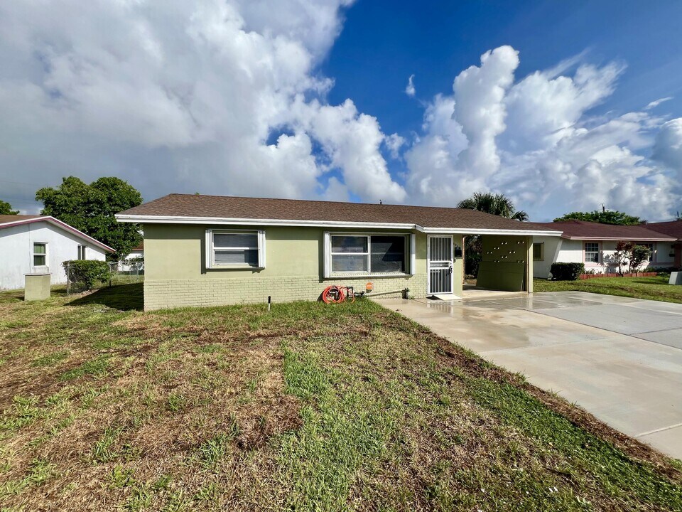 603 Clear Lake Ave in West Palm Beach, FL - Building Photo