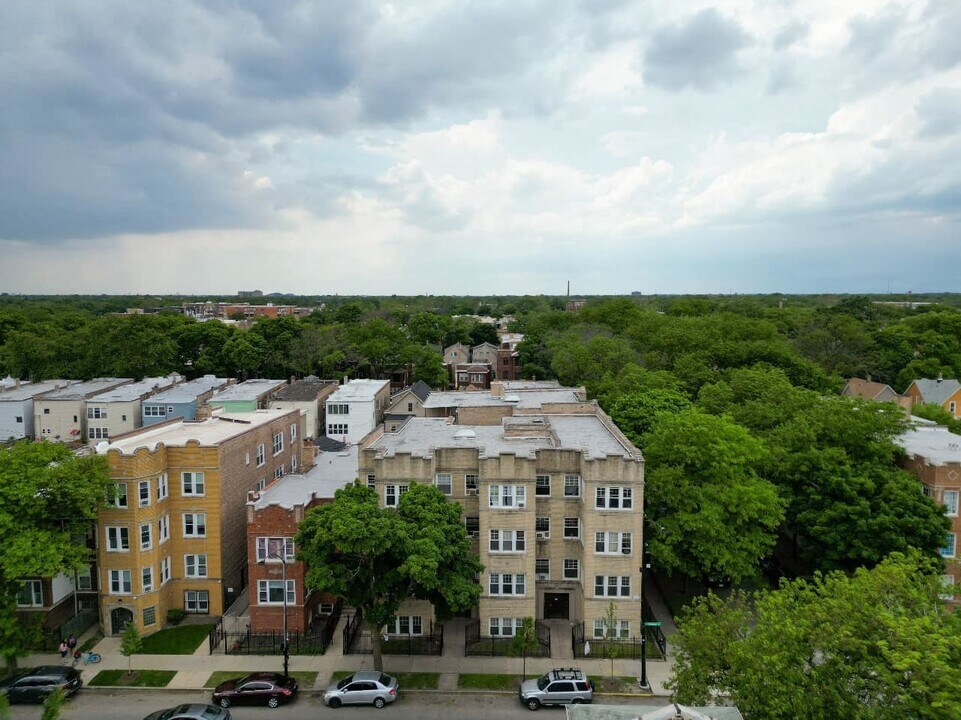 3355 W Sunnyside Ave in Chicago, IL - Building Photo