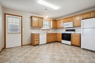 1002 SW Sandy Ln in Grain Valley, MO - Building Photo