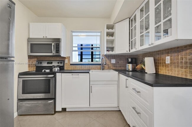 2017 S Ocean Dr in Hallandale Beach, FL - Building Photo - Building Photo