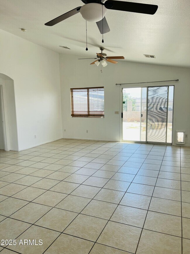1637 E Ash Ave in Buckeye, AZ - Building Photo - Building Photo