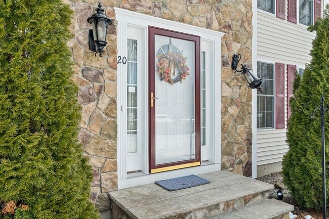 20 Ordway Ln in Kingston, NH - Foto de edificio - Building Photo