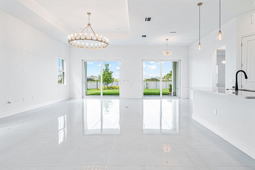 10444 Northbrook Cir in Palm Beach Gardens, FL - Building Photo