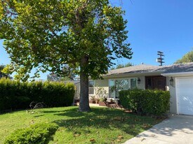 7040 Neri Dr in La Mesa, CA - Building Photo