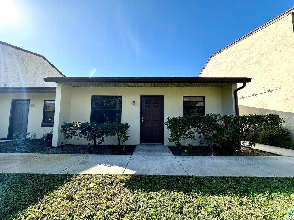 1232 N Haverhill Rd, Unit 1 in Haverhill, FL - Building Photo
