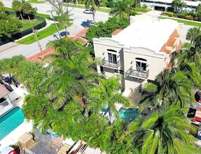 247 S Ocean Blvd in Boca Raton, FL - Building Photo - Building Photo