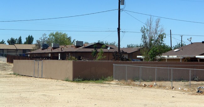 20921 Nisqually Rd in Apple Valley, CA - Foto de edificio - Building Photo