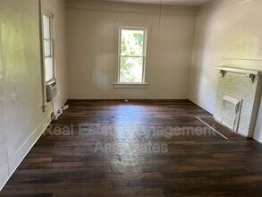 324 W Poplar St in Griffin, GA - Building Photo - Building Photo