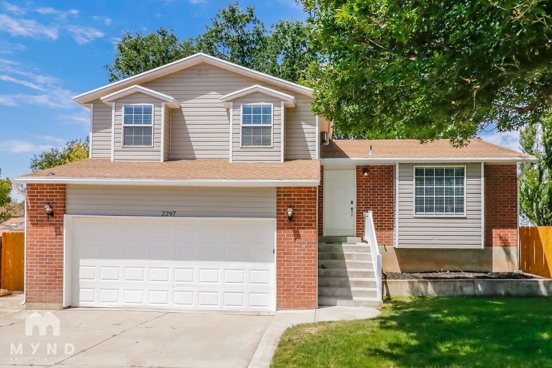 2297 N 1125 E in Layton, UT - Building Photo