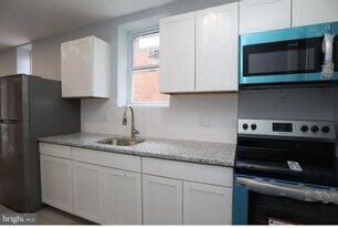 1908 W Diamond St in Philadelphia, PA - Building Photo