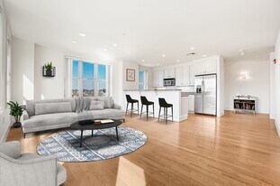 116-128-128 Rantoul St in Beverly, MA - Building Photo